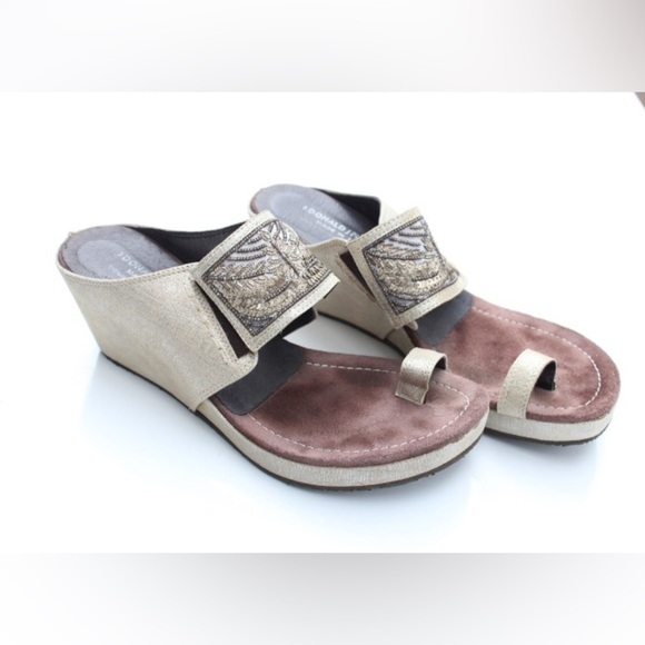 Donald J. Pliner Gilett wedges - Picture 1 of 14